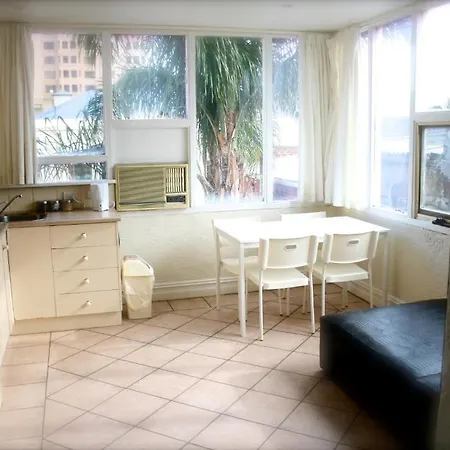 Glenelg Beach Hostel-2