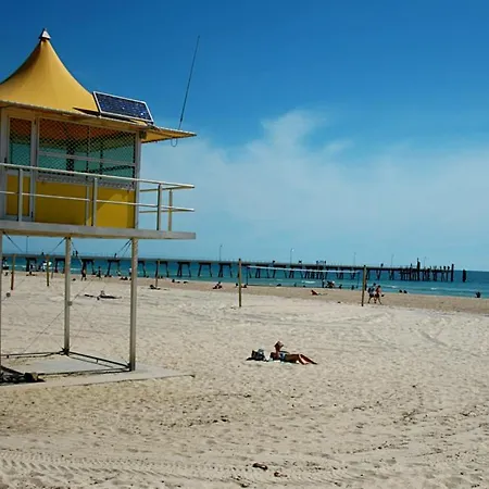 Glenelg Beach Hostel-3